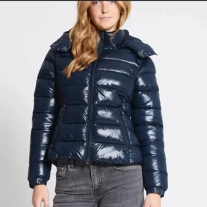 LAGER157 JACKA - Jag säljer nu min lager 157 jacka pga att jag inte använder den för att jag köpte i fel storlek. Jackan har använts endast 1 gång och är i nyskick