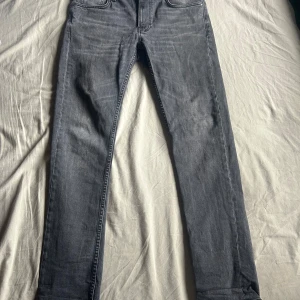 Grå Nudie Jeans - Gråa jeans