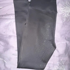 ZacZess Ridbyxor  - Nypris 1299:- Nyskick, använda en gång, Helskodda,  450kr plus frakt