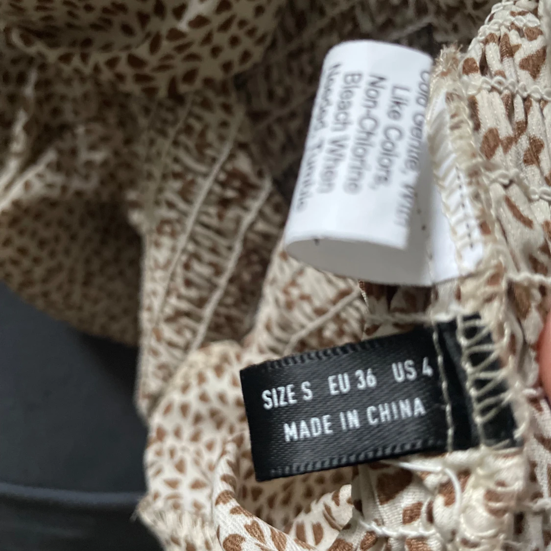 Beige prickig klänning - 91