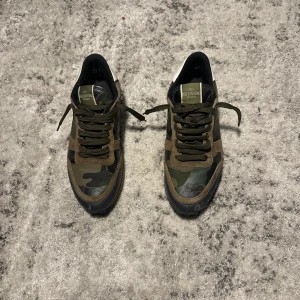 Valentino rockrunner - Säljer nu mina rockrunners i bra skick, box ingår. 