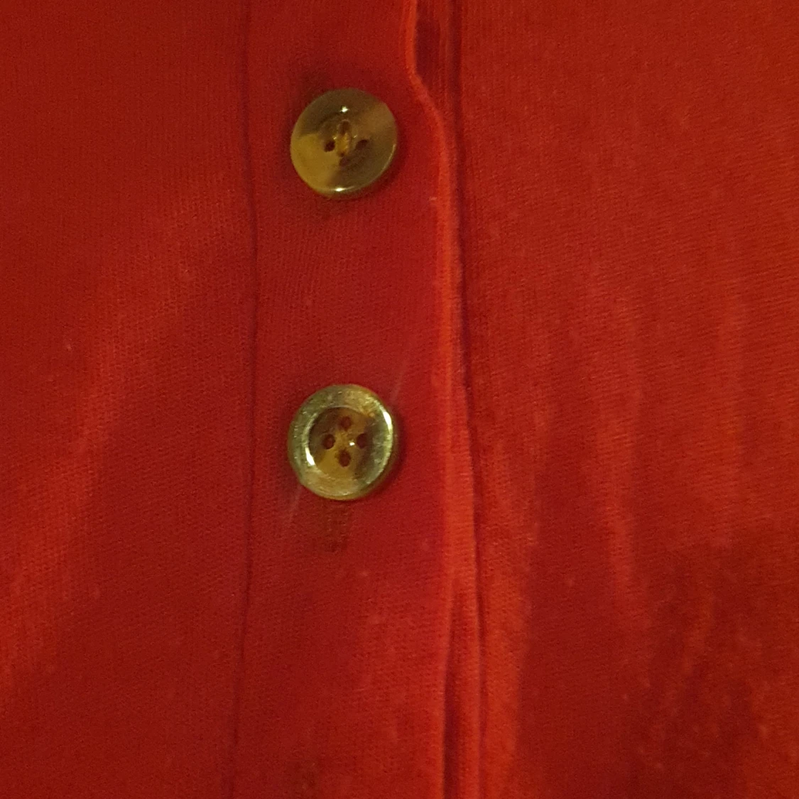 Röd långärmad topp med spetsdetaljer - 91