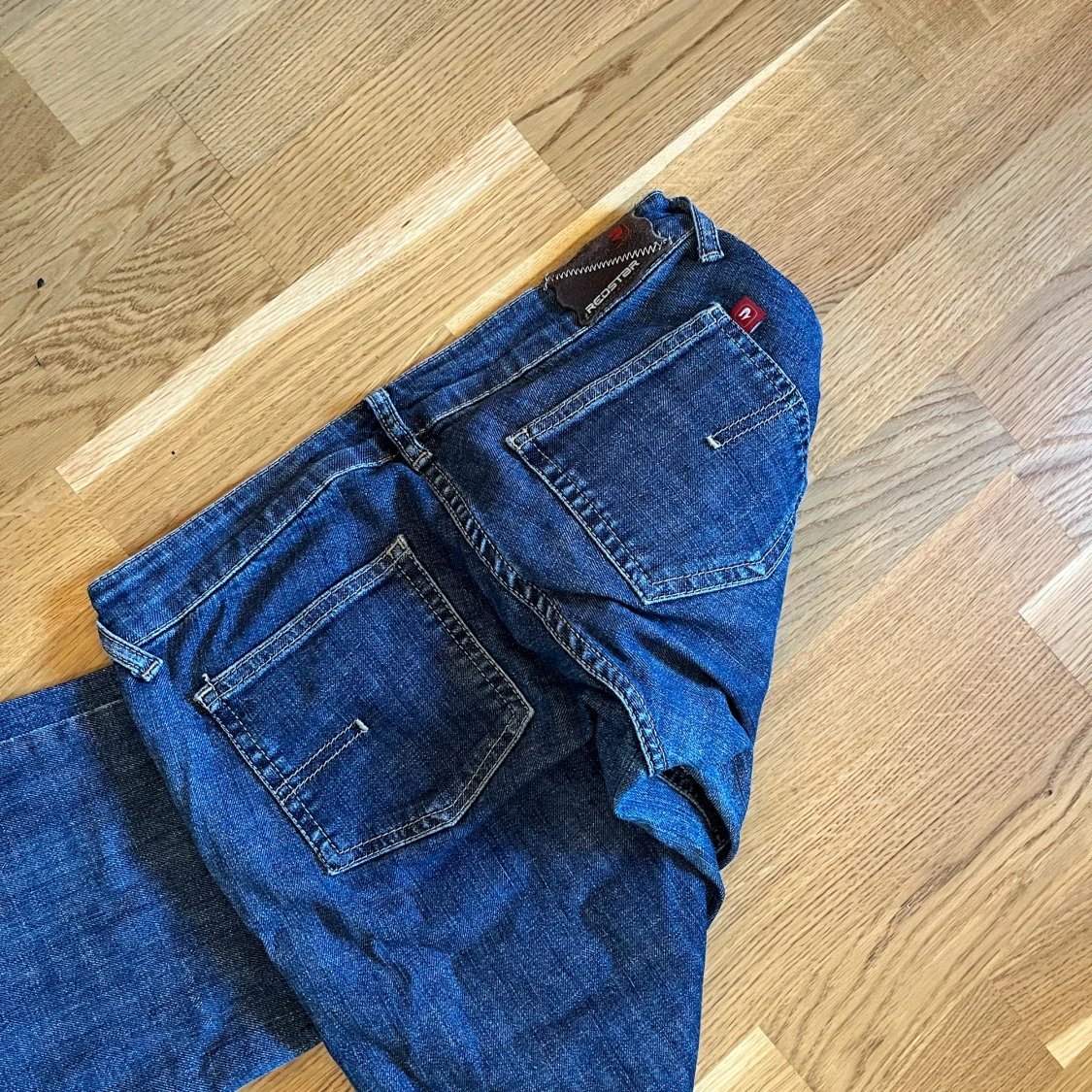 Lågmidjade utsvängda jeans  - 90