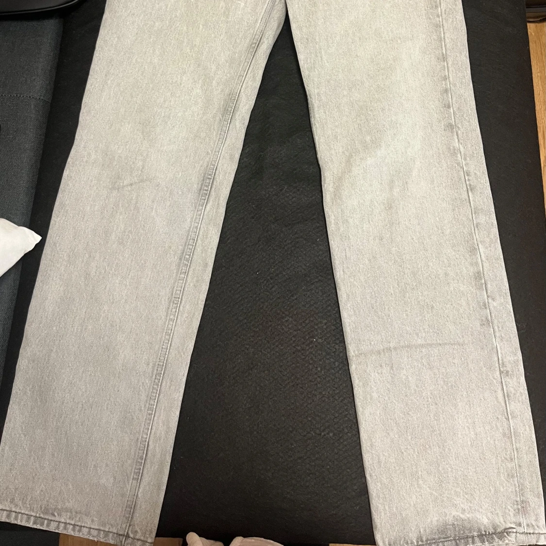 Grå low waisted straight jeans från Gina Tricot - 91