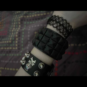 Armband punk - Armband. Storlek NO SIZE. Går att shystera.  Helt oanvänd. Ordinarie pris 50kr säljer för 10 kr märke shein. 