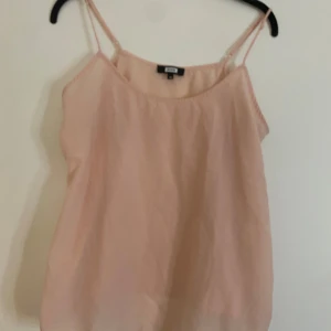 Rosa söt linne - Ett rosa sött linne ifrån BikBok❤️ säljer pga att den inte kommer till andvändning💞💞