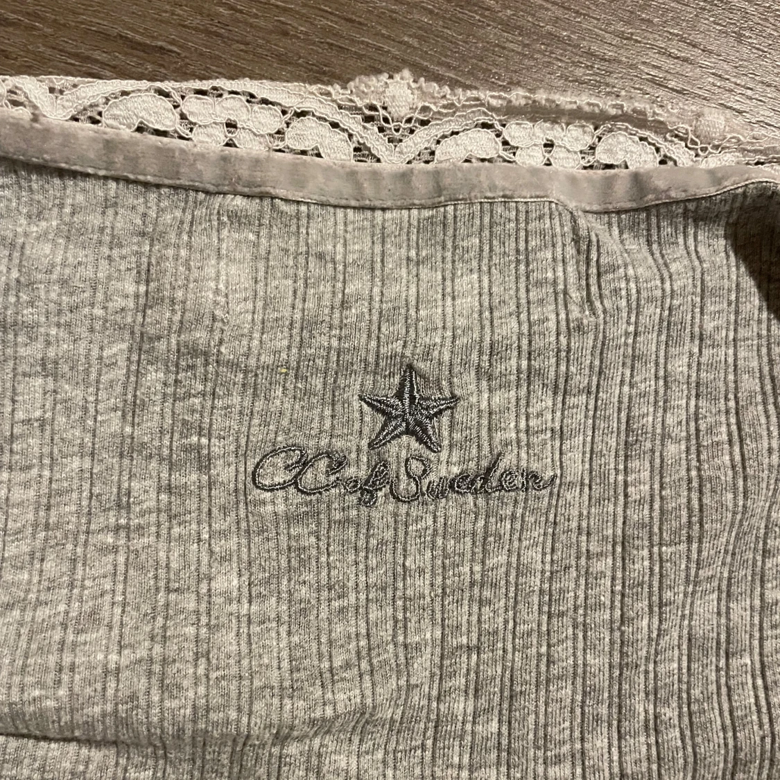 Grå ribbad tröja från Capri Collection - 90