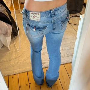 true religion - säljer mina super fina true religion då dom inte kommer till någon användning tyvär, pris kan diskuteras. passar även mig som vanligtvis har 24/25