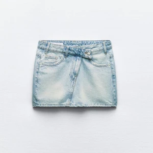 Slutsåld zara jeanskjol (ny med prislapp) - Oanvänd zara kjol! Köp via köp nu! (Har inga egna bilder på hur den sitter då den är för liten för mig)