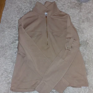 Långärmad cargo baserad tröja - Långärmad stretching material,  som ny