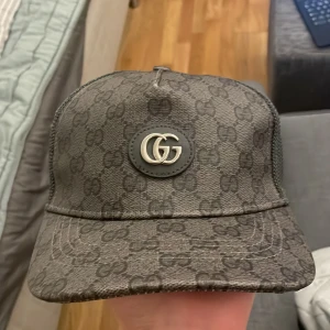 Gucci keps grå sällsynt  - Box och dustbag ingår
