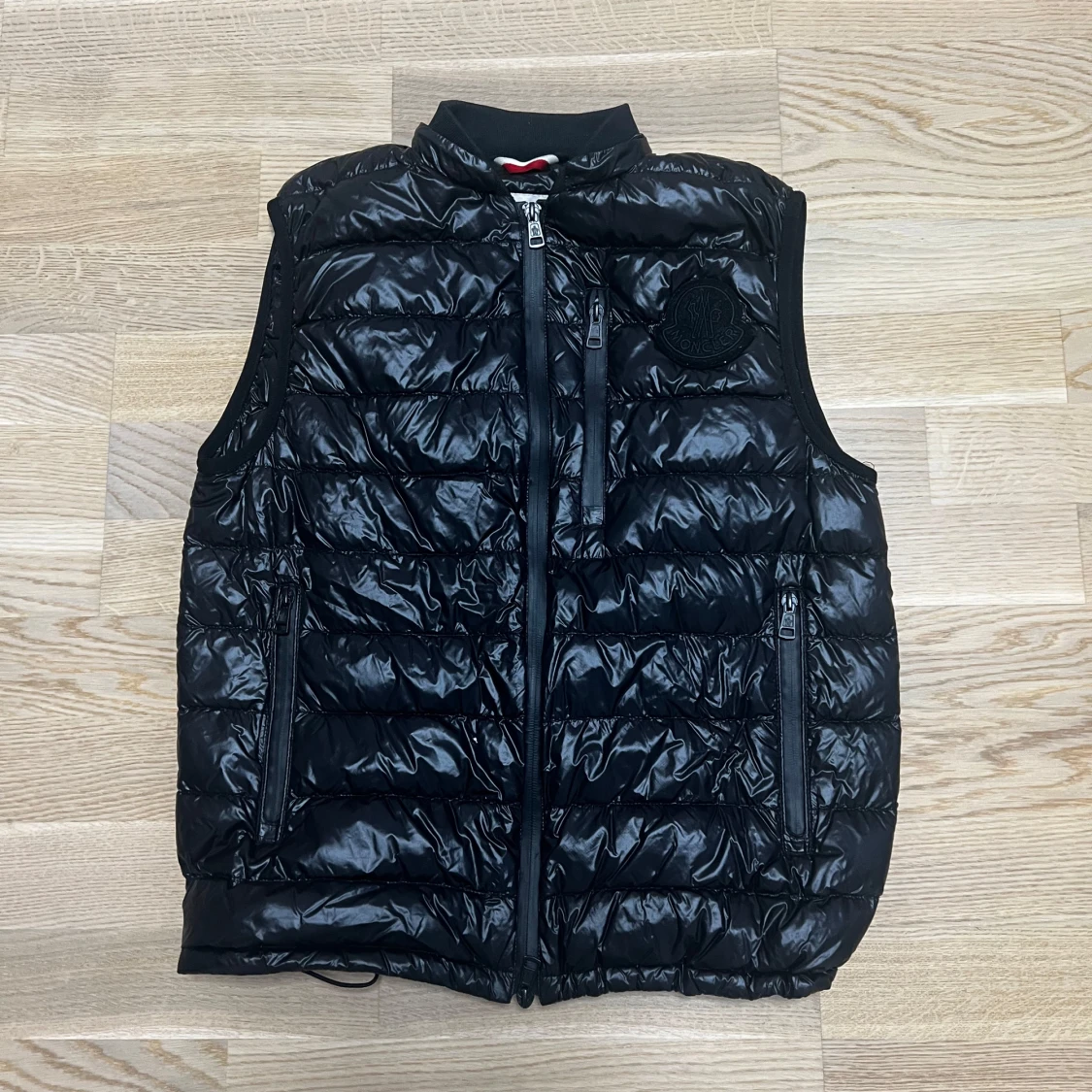 Svart dunväst från Moncler