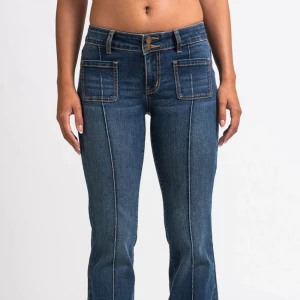 Madlady jeans  - Säljer dessa fina jeans från madlady i storlek 34 regular. Använda fåtal gånger och säljer då de är lite  för långa 💕skriv vid frågor 🩷