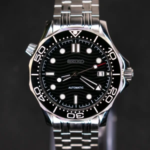 Seiko Mod - En riktig snygg Seiko Mod Klockan har en robust länkarmband i silver och tydliga markeringar på urtavlan. Perfekt för både vardag och fest! Rörelsen är NH35 automatic (Japan).