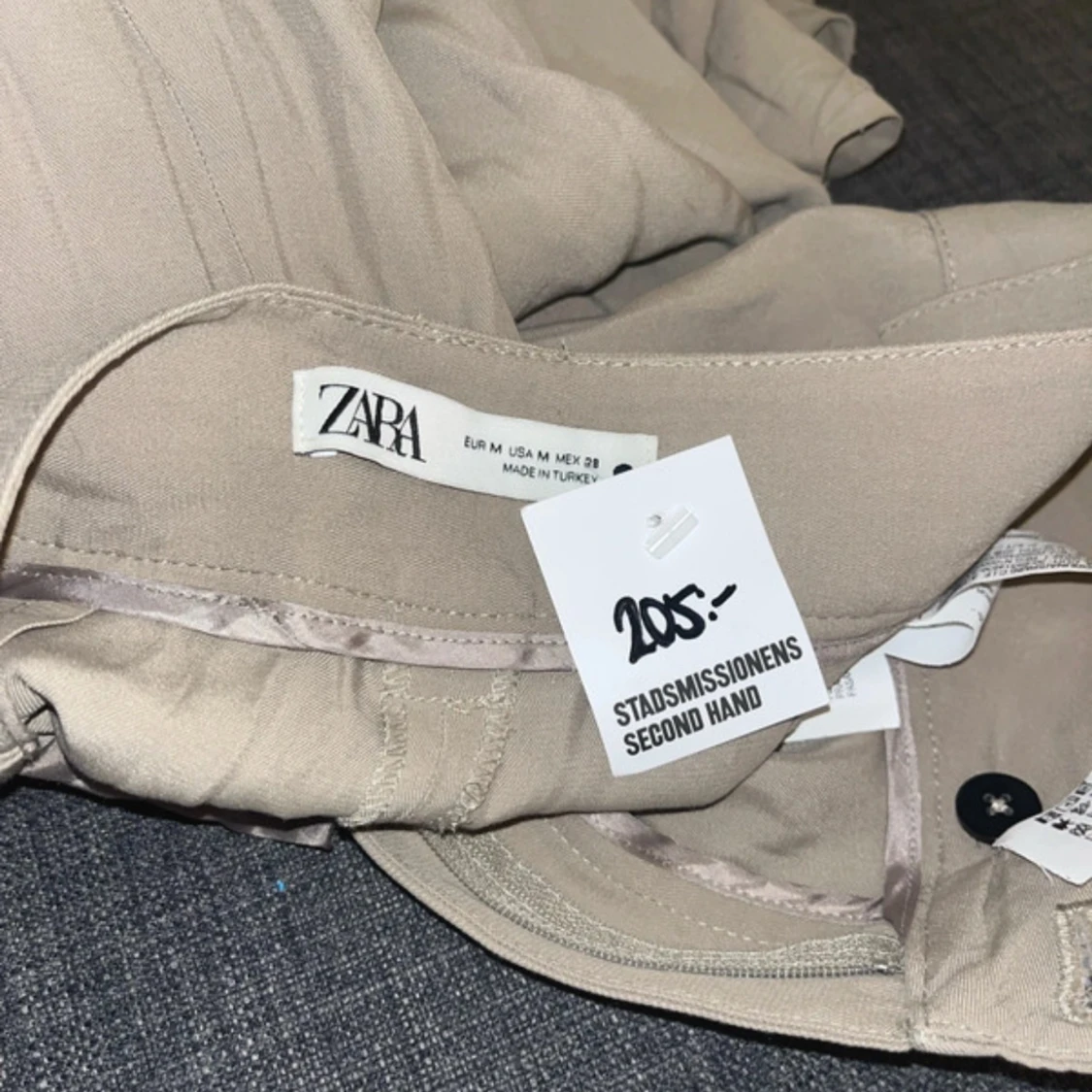 Beige byxor från Zara - 91