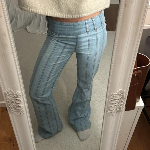 Coola jeans  - As snygga jeans med så coola detaljer!!😍😍