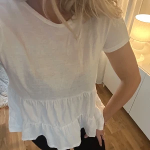 Topp med volanger  - Volangtopp från zara 💗