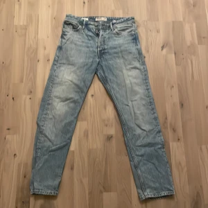 Jack and Jones jeans  - Feta Jack and Jones jeans med passformen loose/chris. Skick 9/10