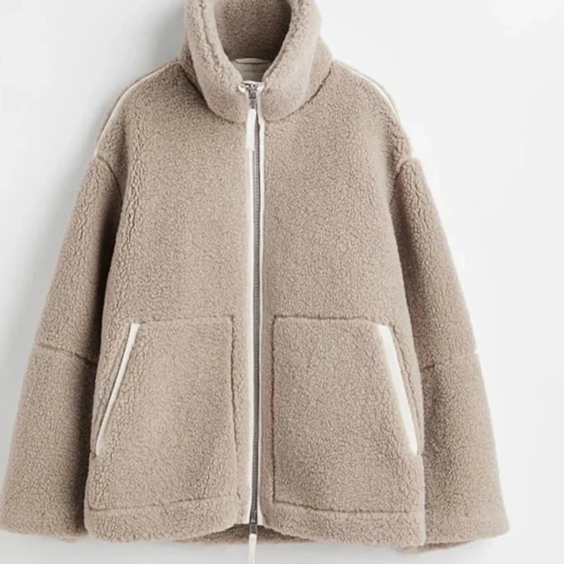 Helt ny beige teddyjacka original pris 700 kr - 90