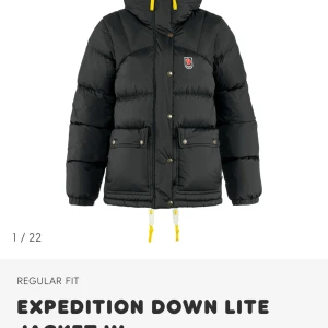 BYTA MOT GRÖN - Har denna svarta EXPEDITION DOWN LITE JACKET W i xs färg svart, är ute efter någon som vill byta den mot samma modell och storlek fast i den mörkgröna färgen. Helst mötas upp i stockholm men kan diskutera annat. Hör gärna av er om ni vill byta eller vet någon som skulle vara intresserad 💓Köpte den för ett år sen och har bara använt den fåtal gånger, som ny.