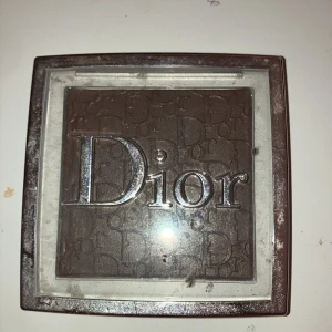 Dior  - Hej! Säljer denna bronzern från dior som är tyvärr för mörk för mig❤️ färgen är med på bilderna ”9 neutral” alltså 9n. 