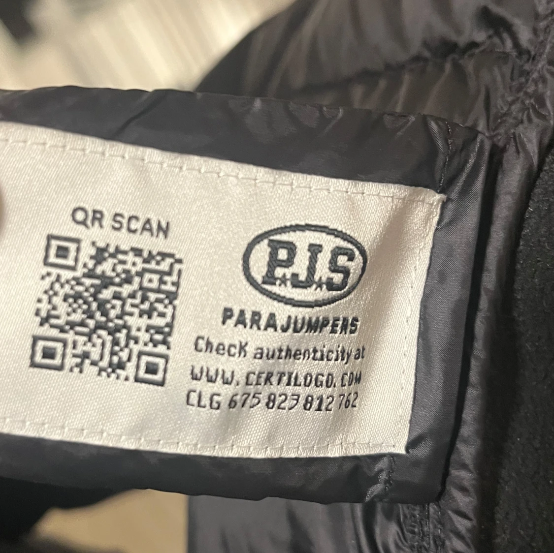 Svart cardigan från Parajumpers - 93