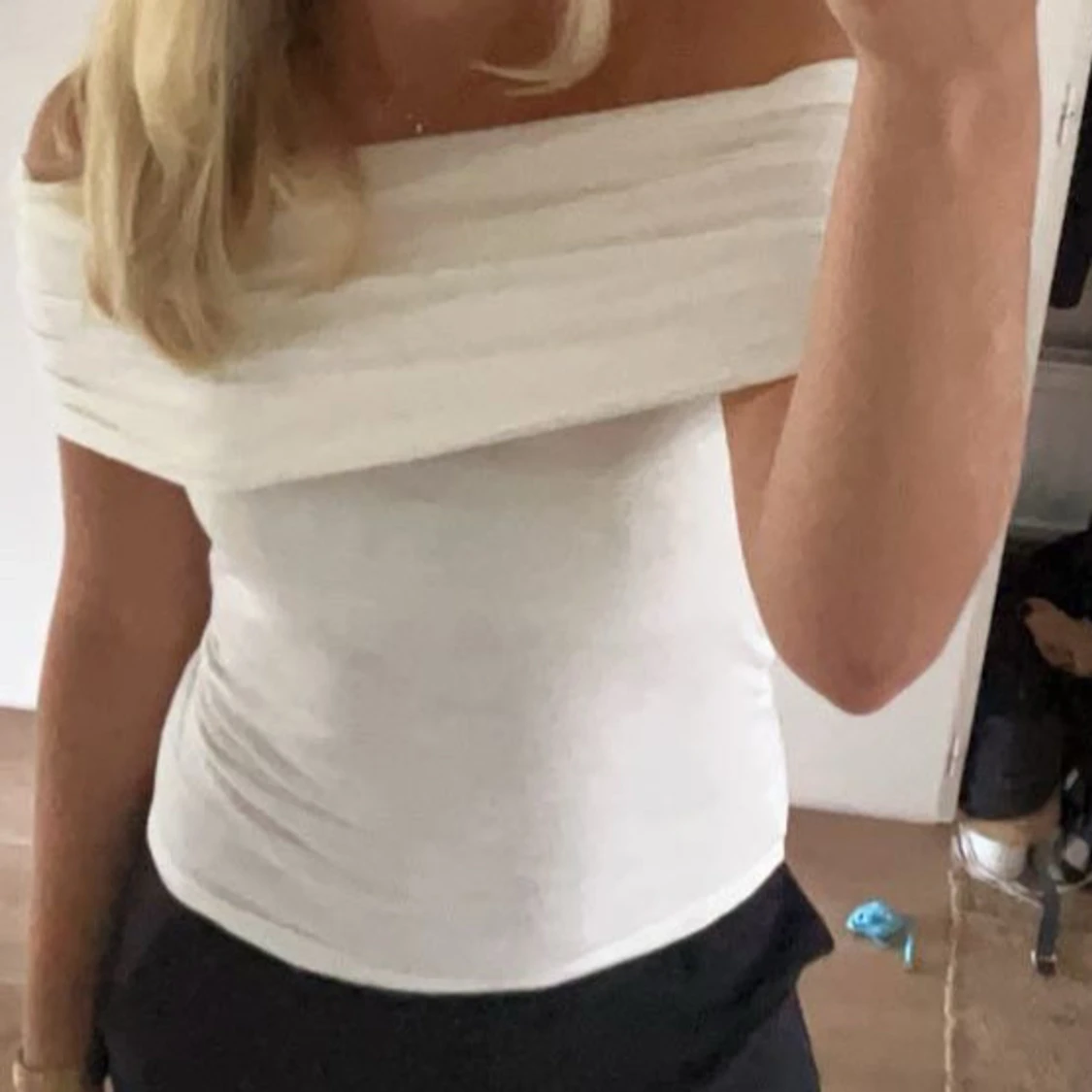 Vit off shoulder topp  - 90