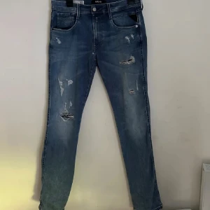 Replay jeans - Ett par replay jeans, väldigt snygga och slim fit.