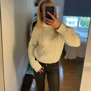 Stickad tröja  - Så mysig! Perfekt nu till höst/vinter❤️ 