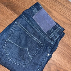 Jacob Cohen jeans  - Väldigt fina Jacob Cohen jeans i bra skick. Tveka inte på att höra av er vid flera frågor 
