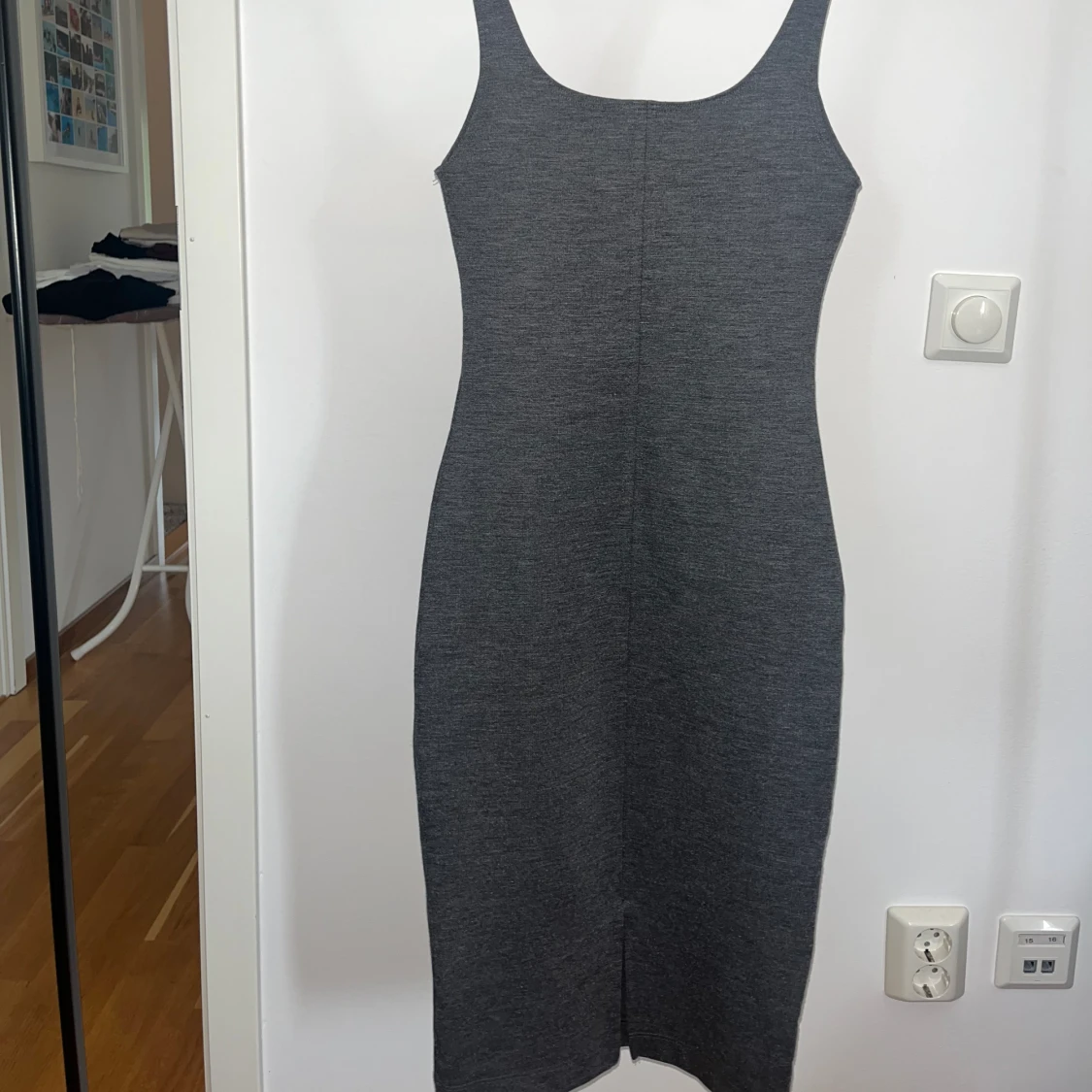 Mörkgrå klänning  - 91