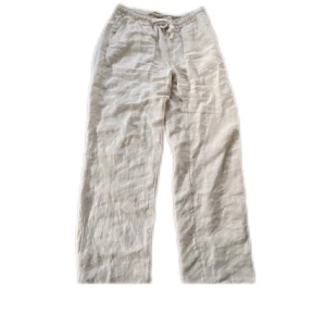 A’days march linnebyxor - Säljer mina a’daysmarch linnebyxor då det är för stora för mig, de är i size 50. Riktigt hög kvalite på dem och otroligt sköna, det går bra att buda!