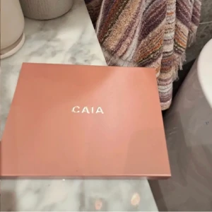 Caia palett  - Caia palett, testat den mörkbruna och en skimning skugga!💗 Säljs ej längre men nu pris var 500kr