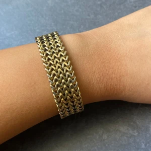 Edblad kedje armband  - Säljer du denna fina armbandet från Edblad då jag inte får någon andvändning  av den längre, storlek m. 