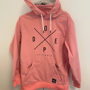 Skid/snowboardjacka Dope - Skidjacka från Dope, endast använd en gång❤️ Stl xs men passar även s då det är den storlek jag oftast har på jackor. 