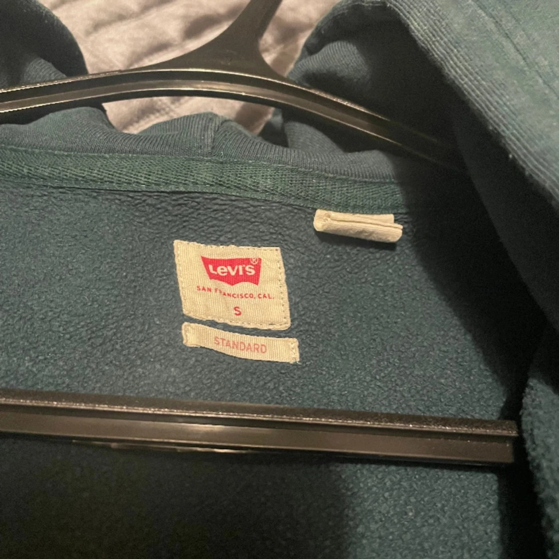 Levis hoodie! - 90