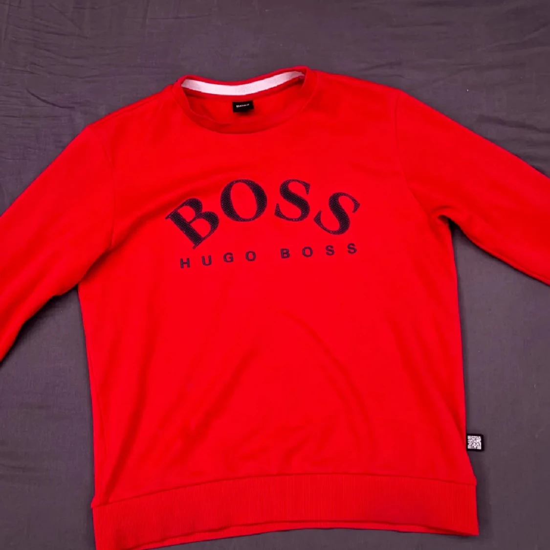 Röd hugo boss tröja