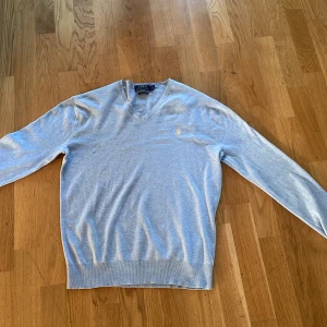 Ralph lauren tröja blå. Size XS - Stickad o lång bra skick aldrig använd