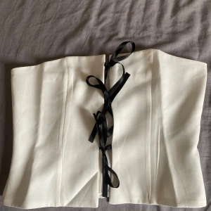 fest top - jättefin topp som är helt ny, råkade beställa dubbletter 