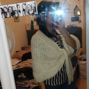 Stickad överkast  - Själv stickad, använd 1 gång. Perfekt vid lite kyligare dagar