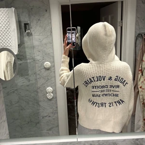 Zadig Voltaire zip - Sååå fin Zadig zip-up som tyvärr inte använts så mycket! Jättebra skick, något mindre i storleken ❤️