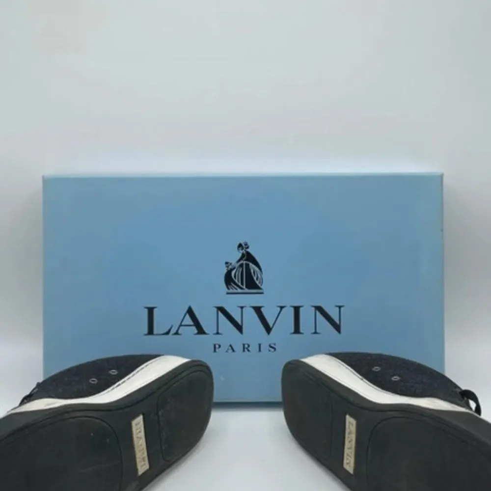 Lanvin sko helt nya allt OG medkommer Nypris 4000 vårt pris 1900 Hör av vid frågor. Skor.