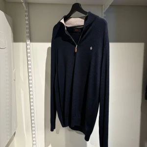 MORRIS TRÖJA - Morris tröja helt oanvänd skick 10/10 Storlek är XL men passar mer som M/L  Tveka inte på att höra av er!