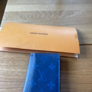 Lv pocket organiser - Lv pocket organiser, 8/10 bra skick och mycket liv kvar. Köpt i lv Stockholm och kvitto finns.  Rrp ligger idag på 4450 kr