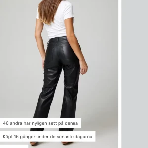 Skinnbyxor bikbok - säljer mina skinnbyxor bikbok low waist, jätte fina byxor passar till mycket! säljer då jag har några par🥰 använd några gånger och inga defekter på alls❤️