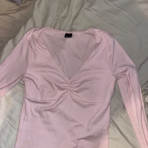 Rosa tröja - Så fin långärmad tröja från gina, jätteskön! Strl M men passar även S❤️nästan aldrig använd