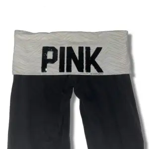 Ett par jättefina lowrise yoga pants från victoria’s secret i modell regular. Inga defekter. Skriv om du har några funderingar!