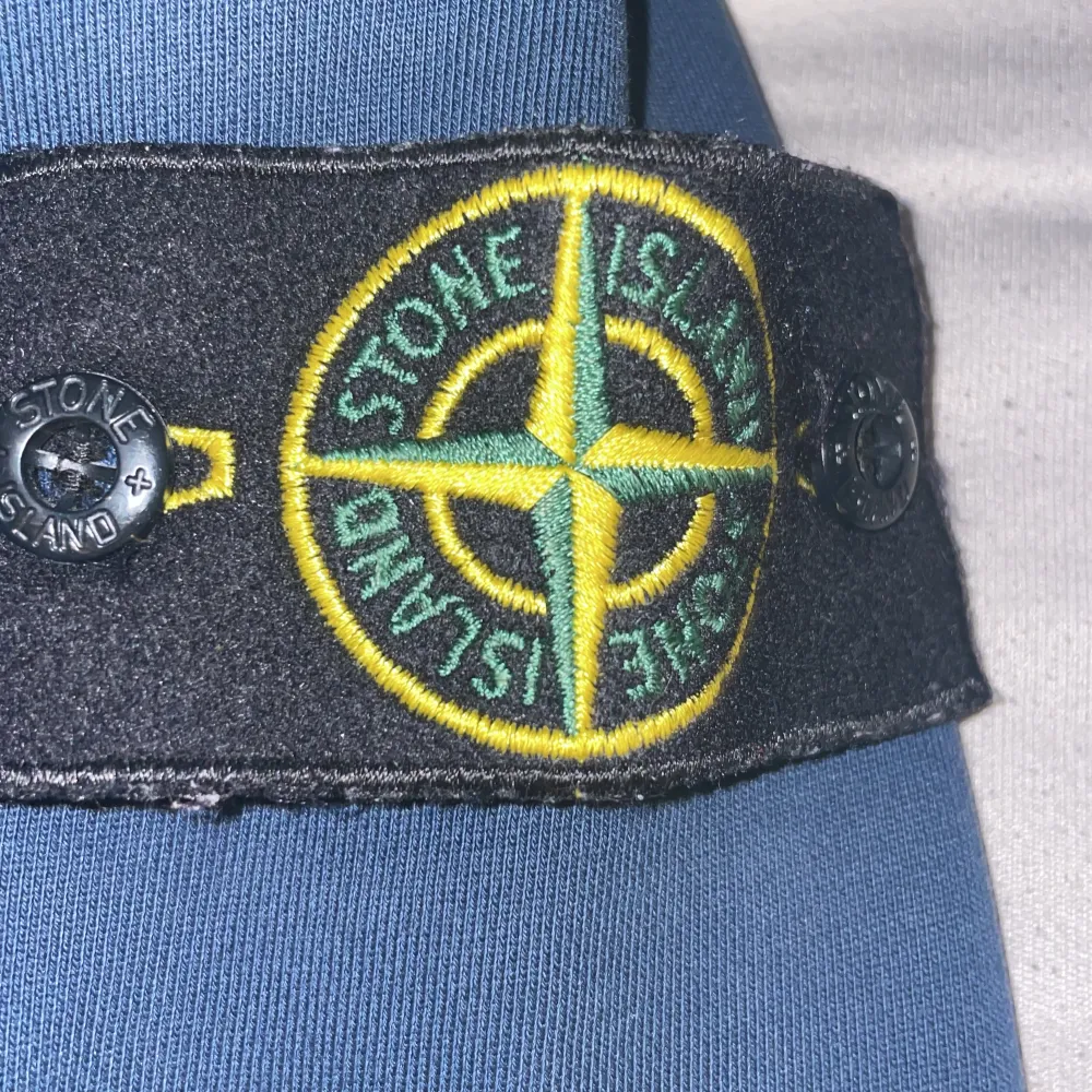 Säljer då min Stone island tröja. Bra skick 8/10. Såklart är den äkta  . Hoodies.