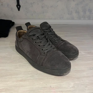 Loubs utan taggar - Bra skick inga skador. Og fås med kan bytas mot skor tex lanvins 