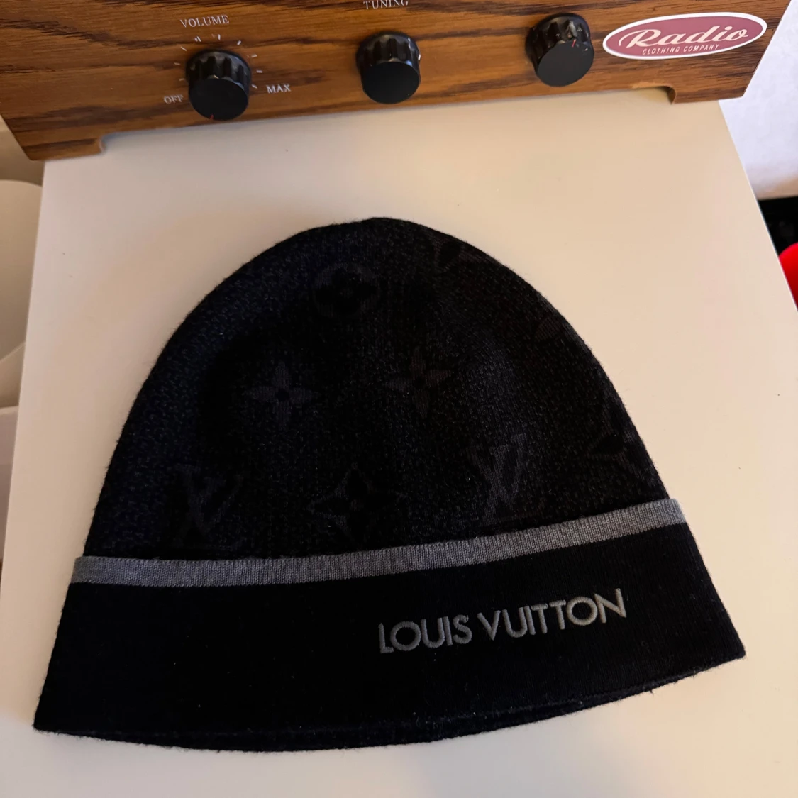 Svart mössa från Louis Vuitton
